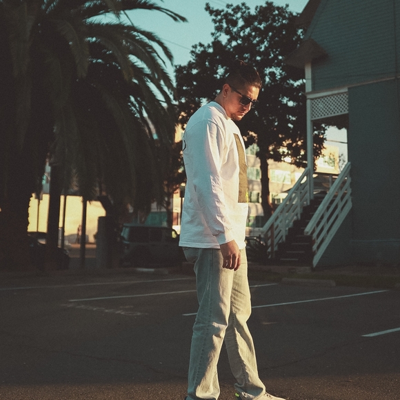 Meet your Posher, Luis - Picture 2 of 3